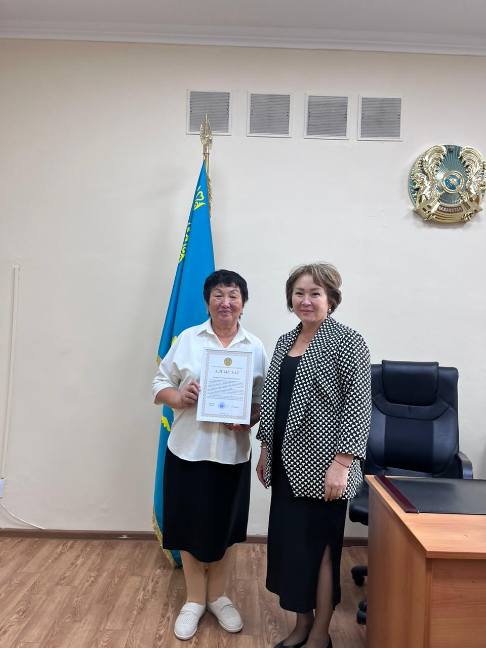 Ұстаздар мерекесіне орай Қазақстан Республикасының Оқу-ағарту министрі Ғ.Бейсембаевтың Алғыс хатымен ұлағатты, ардагер ұстазымыз Аккамиева Гульмира Байгалыковна марапатталды