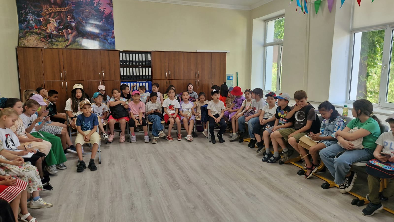 Күншуақ лагерінің оныншы күні балаларға мерекелік концерт, дастархан ұйымдастырылды. Мектеп психологы тренингпен лагерь жұмысын аяқтады. Әрбір оқушы өз тілеген,алған әсерлерін айтты.