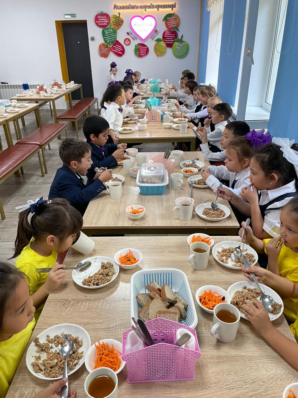 Ыстық тамақ ішу сәті