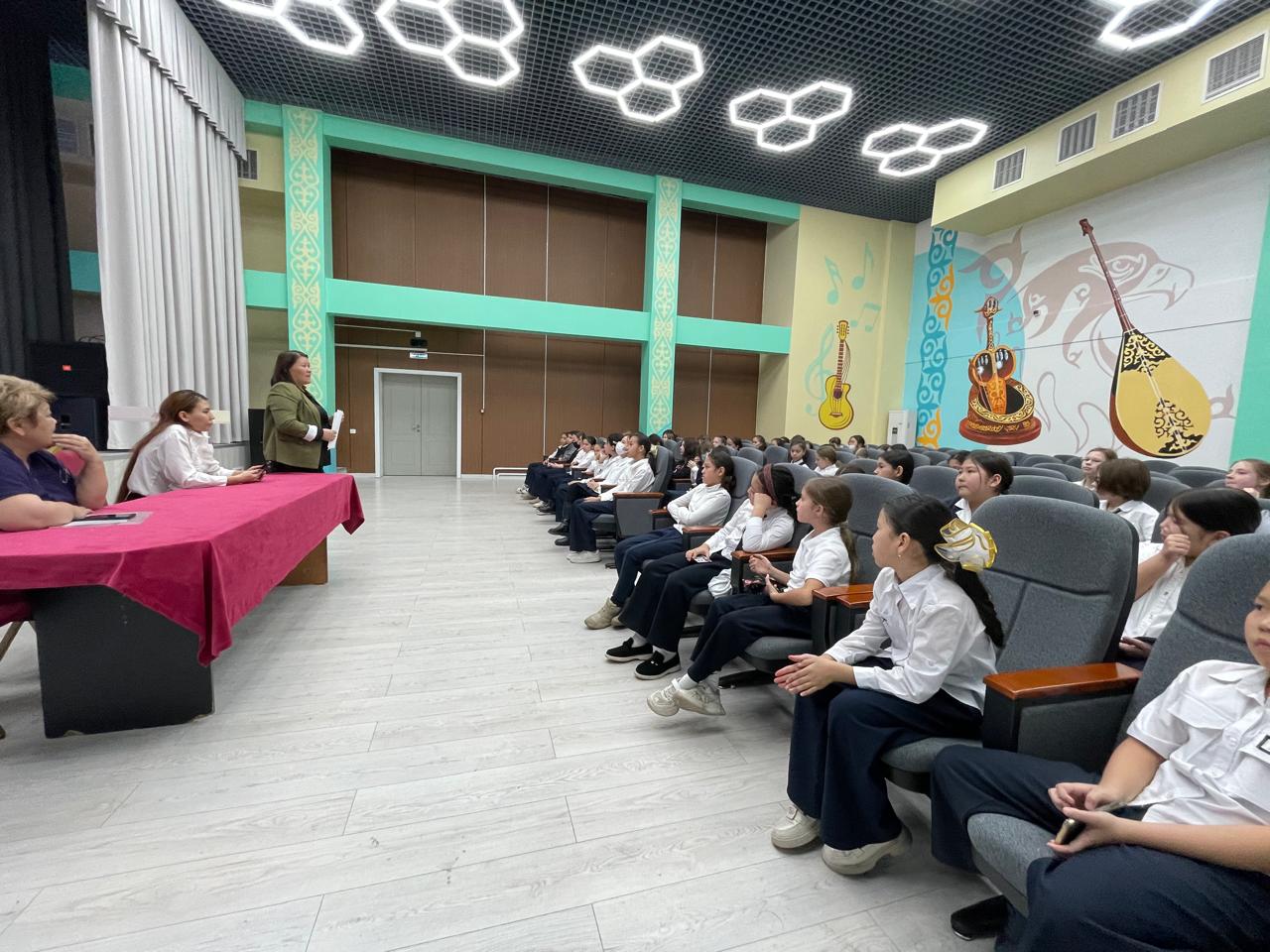 Қыздар жиналысы